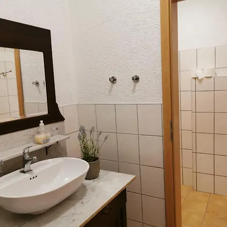 Gruppenferienhaus Zum Rabenhorst Fur Bis Zu 16 Personen Am Waldrand Gelegen * Hallenberg