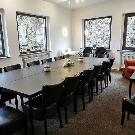 Gruppenferienhaus Zum Rabenhorst Fur Bis Zu 16 Personen Am Waldrand Gelegen * Hallenberg
