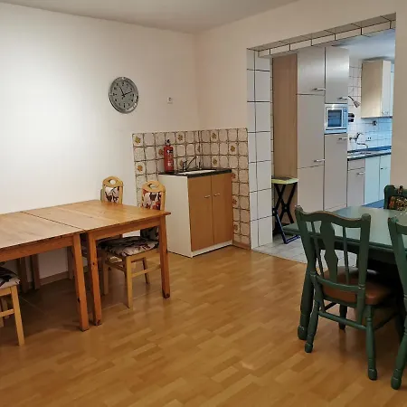 Gruppenferienhaus Zum Rabenhorst Fur Bis Zu 16 Personen Am Waldrand Gelegen