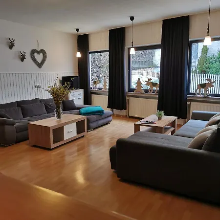 Gruppenferienhaus Zum Rabenhorst Fur Bis Zu 16 Personen Am Waldrand Gelegen Holiday home