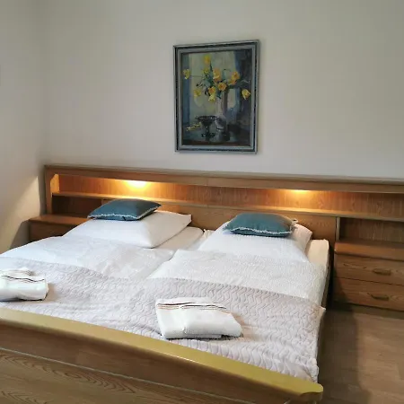Gruppenferienhaus Zum Rabenhorst Fur Bis Zu 16 Personen Am Waldrand Gelegen Holiday home *