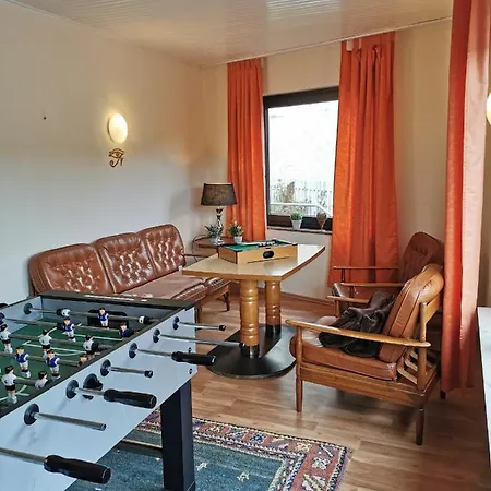 Gruppenferienhaus Zum Rabenhorst Fur Bis Zu 16 Personen Am Waldrand Gelegen Hallenberg