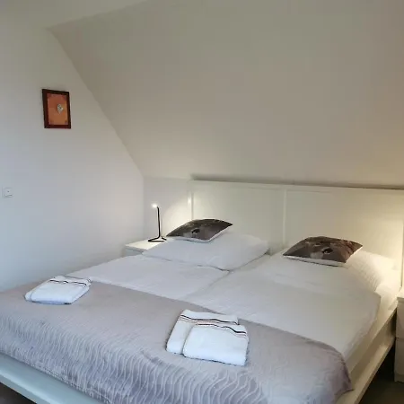 Gruppenferienhaus Zum Rabenhorst Fur Bis Zu 16 Personen Am Waldrand Gelegen Hallenberg