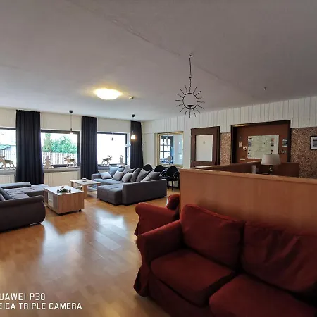 Gruppenferienhaus Zum Rabenhorst Fur Bis Zu 16 Personen Am Waldrand Gelegen Holiday home *