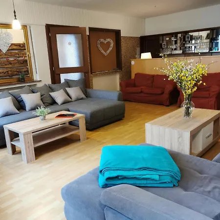 Gruppenferienhaus Zum Rabenhorst Fur Bis Zu 16 Personen Am Waldrand Gelegen Holiday home Hallenberg