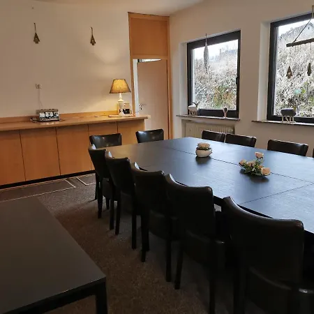 Gruppenferienhaus Zum Rabenhorst Fur Bis Zu 16 Personen Am Waldrand Gelegen Hallenberg