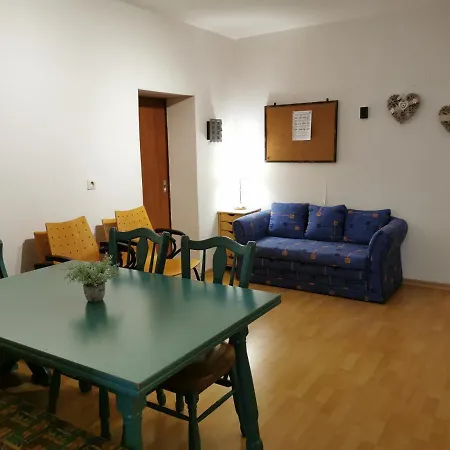 Holiday home Gruppenferienhaus Zum Rabenhorst Fur Bis Zu 16 Personen Am Waldrand Gelegen *