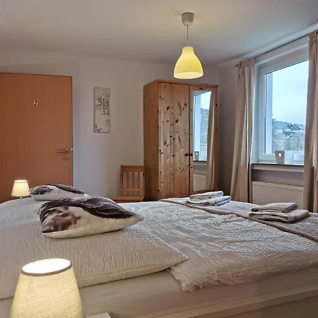 Gruppenferienhaus Zum Rabenhorst Fur Bis Zu 16 Personen Am Waldrand Gelegen