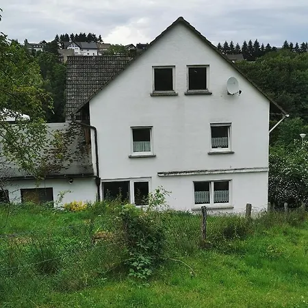 Gruppenferienhaus Zum Rabenhorst Fur Bis Zu 16 Personen Am Waldrand Gelegen