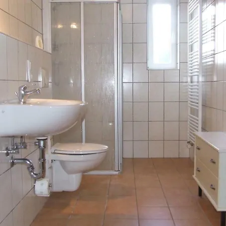 Gruppenferienhaus Zum Rabenhorst Fur Bis Zu 16 Personen Am Waldrand Gelegen Holiday home Hallenberg