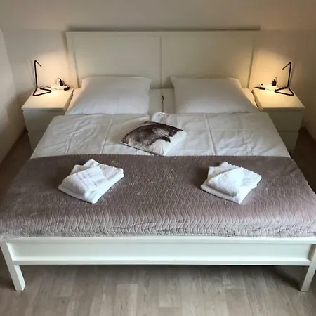 Gruppenferienhaus Zum Rabenhorst Fur Bis Zu 16 Personen Am Waldrand Gelegen Holiday home