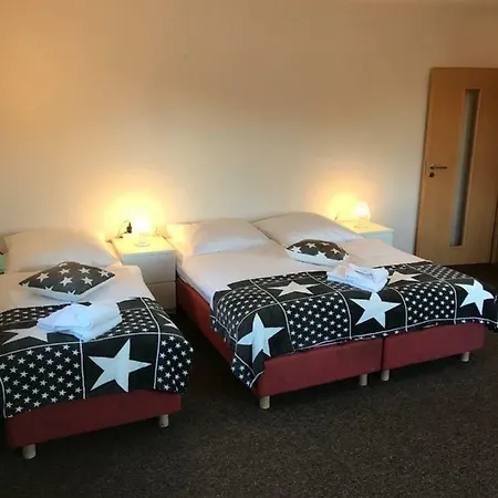 Gruppenferienhaus Zum Rabenhorst Fur Bis Zu 16 Personen Am Waldrand Gelegen Holiday home