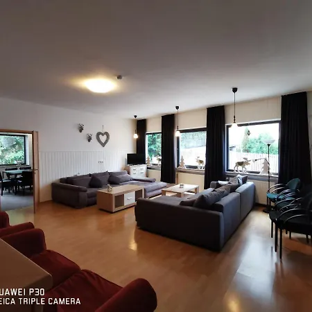 Gruppenferienhaus Zum Rabenhorst Fur Bis Zu 16 Personen Am Waldrand Gelegen Holiday home *